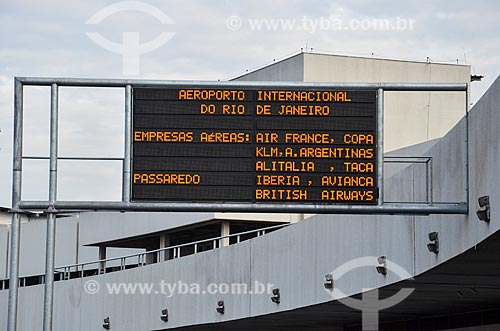  Painel na área externa do Aeroporto Internacional Antônio Carlos Jobim  - Rio de Janeiro - Rio de Janeiro (RJ) - Brasil