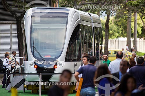  Vagão do veículo leve sobre trilhos em exposição na Cinelândia  - Rio de Janeiro - Rio de Janeiro (RJ) - Brasil