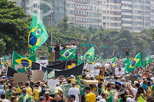  Manifestação contra a corrupção e pelo Impeachment para Presidenta Dilma Rousseff na orla da Praia de Copacabana  - Rio de Janeiro - Rio de Janeiro (RJ) - Brasil