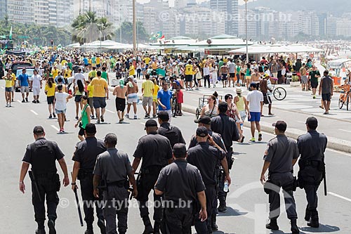  Policiamento durante a manifestação contra a corrupção e pelo Impeachment para Presidenta Dilma Rousseff na orla da Praia de Copacabana  - Rio de Janeiro - Rio de Janeiro (RJ) - Brasil