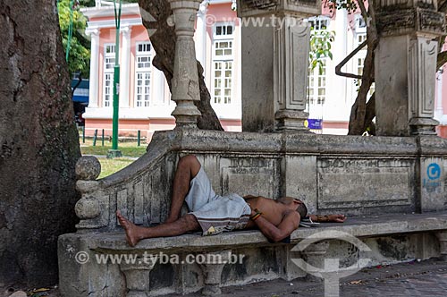  Morador de rua dormindo na Praça da República
  - Belém - Pará (PA) - Brasil