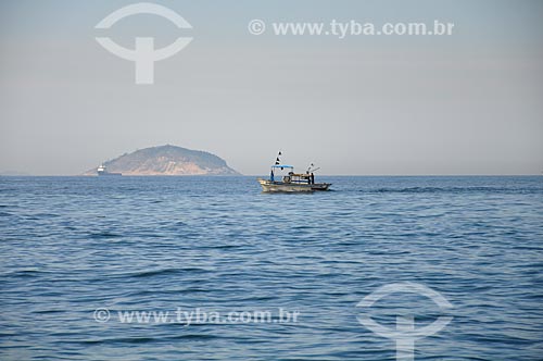  Traineira no Oceano Atlântico próximo à Praia de Copacabana  - Rio de Janeiro - Rio de Janeiro (RJ) - Brasil