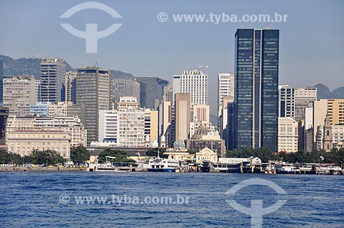  Vista da Estação Hidroviária da Praça XV com prédios do centro do Rio de Janeiro ao fundo a partir da Baía de Guanabara  - Rio de Janeiro - Rio de Janeiro (RJ) - Brasil