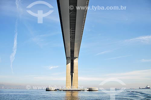  Vista sob a Ponte Rio-Niterói (1974) a partir da Baía de Guanabara  - Rio de Janeiro - Rio de Janeiro (RJ) - Brasil