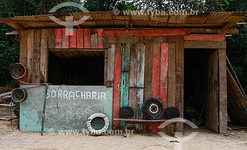  Borracharia às margens da Rodovia AM-070  - Amazonas (AM) - Brasil