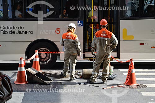  Funcionários da Light trabalhando na Avenida Rio Branco  - Rio de Janeiro - Rio de Janeiro (RJ) - Brasil