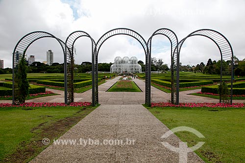  Jardim Botânico de Curitiba (Jardim Botânico Francisca Maria Garfunkel Rischbieter) com a estufa ao fundo  - Curitiba - Paraná (PR) - Brasil