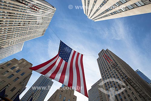  Bandeira dos Estados Unidos da América no Rockefeller Plaza  - Cidade de Nova Iorque - Nova Iorque - Estados Unidos
