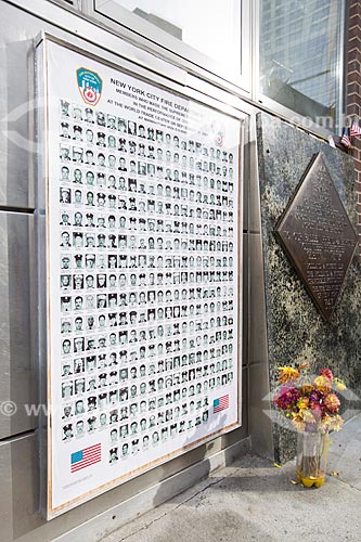  Quadro homenageando os bombeiros mortos no Memorial e Museu Nacional do 11 de Setembro (Marco Zero do World Trade Center)  - Cidade de Nova Iorque - Nova Iorque - Estados Unidos