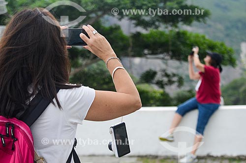  Turista fotografando o Forte Duque de Caxias - também conhecido como Forte do Leme - na Área de Proteção Ambiental do Morro do Leme  - Rio de Janeiro - Rio de Janeiro (RJ) - Brasil