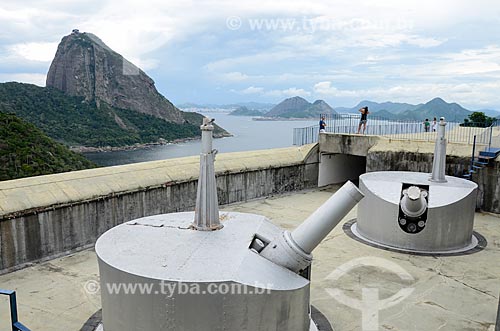  Canhões no Forte Duque de Caxias - também conhecido como Forte do Leme - na Área de Proteção Ambiental do Morro do Leme - com o Pão de Açúcar ao fundo  - Rio de Janeiro - Rio de Janeiro (RJ) - Brasil