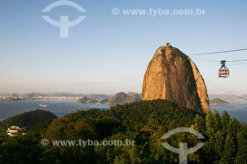  Bondinho fazendo a travessia entre o Morro da Urca e o Pão de Açúcar  - Rio de Janeiro - Rio de Janeiro (RJ) - Brasil