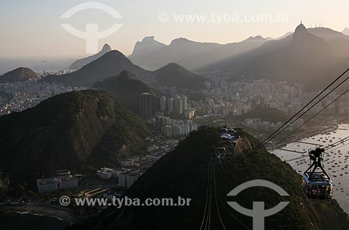  Bondinho fazendo a travessia entre o Morro da Urca e o Pão de Açúcar  - Rio de Janeiro - Rio de Janeiro (RJ) - Brasil