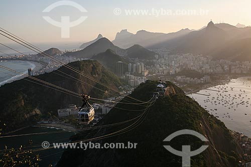  Bondinho fazendo a travessia entre o Morro da Urca e o Pão de Açúcar  - Rio de Janeiro - Rio de Janeiro (RJ) - Brasil