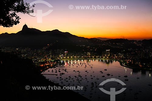  Pôr do sol na Enseada de Botafogo com Morro do Corcovado ao fundo  - Rio de Janeiro - Rio de Janeiro (RJ) - Brasil