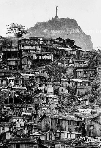  Casas na Favela da Catacumba - atual área do Parque Natural Municipal da Catacumba - com o Cristo Redentor ao fundo  - Rio de Janeiro - Rio de Janeiro (RJ) - Brasil