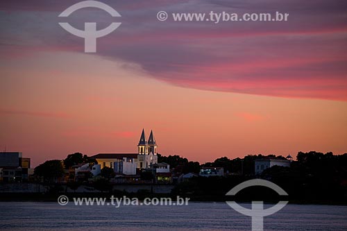  Vista da Catedral Diocesana Nossa Senhora das Grotas durante pôr do sol no Rio São Francisco  - Juazeiro - Bahia (BA) - Brasil