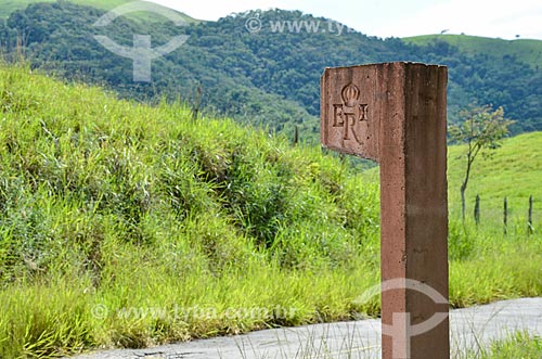  Detalhe do marco sinalizador da antiga Estrada Real Brasileira  - Paraíba do Sul - Rio de Janeiro (RJ) - Brasil