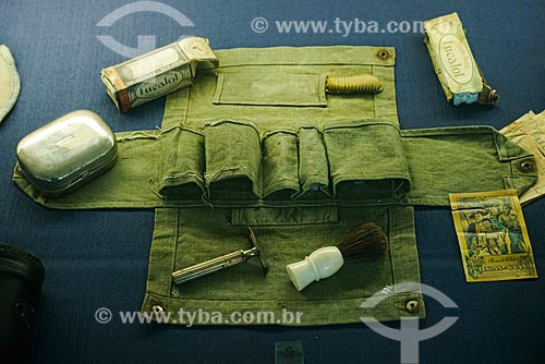  Kit de higiene pessoal em exibição no museu do Monumento aos Mortos da Segunda Guerra Mundial - Monumento aos Pracinhas  - Rio de Janeiro - Rio de Janeiro (RJ) - Brasil