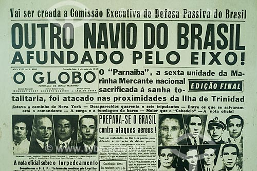  Capa do jornal O Globo de 4 de maio de 1942 - Reprodução do acervo do museu do Monumento aos Mortos da Segunda Guerra Mundial - Monumento aos Pracinhas  - Rio de Janeiro - Rio de Janeiro (RJ) - Brasil