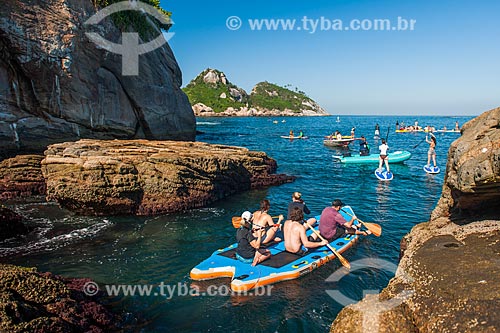  Praticantes de Stand up paddle e canoagem próximo às Ilhas Tijucas  - Rio de Janeiro - Rio de Janeiro (RJ) - Brasil