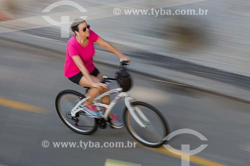  Ciclista na ciclovia da Rua Francisco Otaviano  - Rio de Janeiro - Rio de Janeiro (RJ) - Brasil