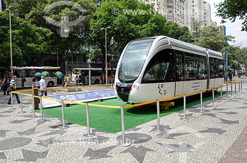  Vagão do veículo leve sobre trilhos em exposição na Cinelândia  - Rio de Janeiro - Rio de Janeiro (RJ) - Brasil