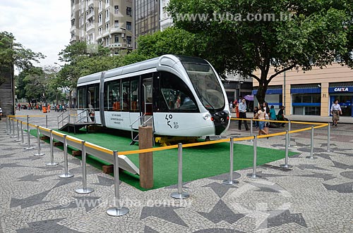  Vagão do veículo leve sobre trilhos em exposição na Cinelândia  - Rio de Janeiro - Rio de Janeiro (RJ) - Brasil