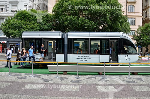  Vagão do veículo leve sobre trilhos em exposição na Cinelândia  - Rio de Janeiro - Rio de Janeiro (RJ) - Brasil