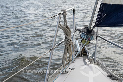  Detalhe de corda na proa de barco na Baía de Guanabara  - Rio de Janeiro - Rio de Janeiro (RJ) - Brasil