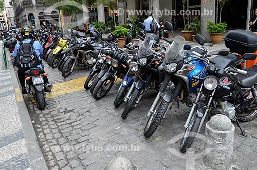  Estacionamento de motocicletas próximo à Igreja de Nossa Senhora da Candelária  - Rio de Janeiro - Rio de Janeiro (RJ) - Brasil