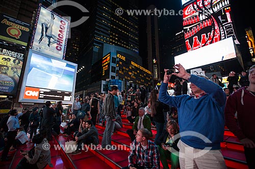  Turistas próximos à Times Square  - Cidade de Nova Iorque - Nova Iorque - Estados Unidos