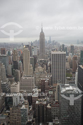  Vista do terraço de edifício no Rockefeller Center Empire State Building ao fundo  - Cidade de Nova Iorque - Nova Iorque - Estados Unidos
