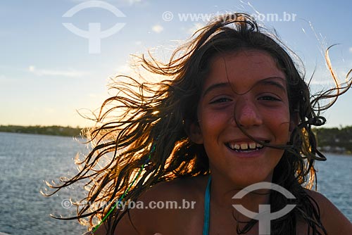  Detalhe de rosto de menina na Praia de Pipa  - Tibau do Sul - Rio Grande do Norte (RN) - Brasil