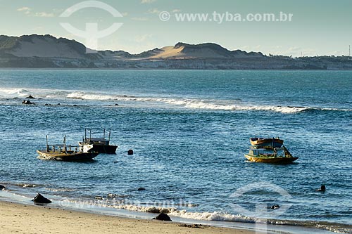  Traineiras na orla da Praia do Centro  - Tibau do Sul - Rio Grande do Norte (RN) - Brasil