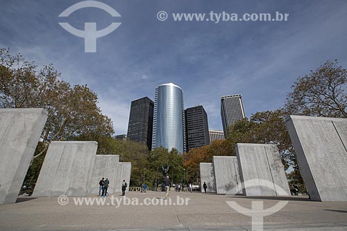  East Coast Memorial - monumento aos mortos nas águas do Oceano Atlântico durante a segunda guerra mundial - no Battery Park  - Cidade de Nova Iorque - Nova Iorque - Estados Unidos