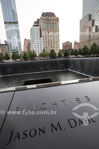  Detalhe de nome de uma das vítimas no Memorial Nacional do 11 de Setembro (Marco Zero do World Trade Center)  - Cidade de Nova Iorque - Nova Iorque - Estados Unidos