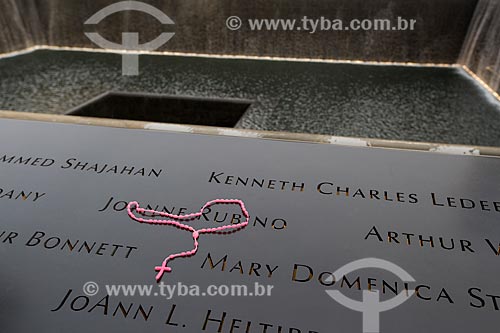  Detalhe de terço no Memorial e Museu Nacional do 11 de Setembro (Marco Zero do World Trade Center)  - Cidade de Nova Iorque - Nova Iorque - Estados Unidos