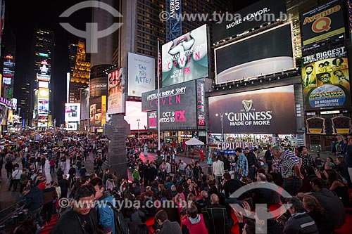  Turistas próximos à Times Square  - Cidade de Nova Iorque - Nova Iorque - Estados Unidos