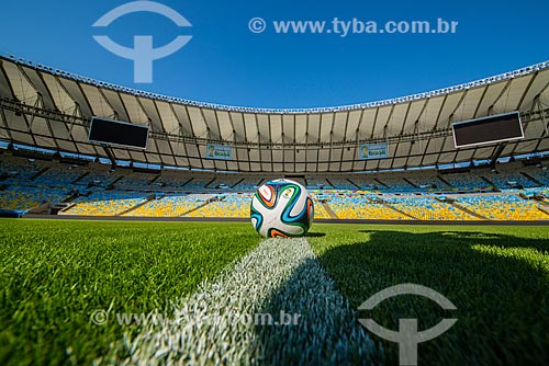  Adidas Brazuca - bola de futebol oficial da Copa do Mundo FIFA de 2014 - no Estádio Jornalista Mário Filho (1950) - também conhecido como Maracanã - após as reformas para a Copa do Mundo no Brasil  - Rio de Janeiro - Rio de Janeiro (RJ) - Brasil