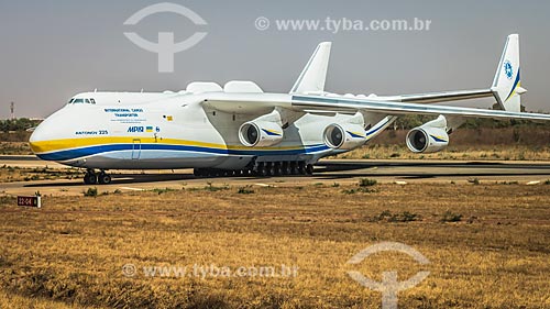  An-225 Mriya - maior avião de carga do mundo - no Aeroporto Internacional de Ouagadougou  - Ouagadougou - Província de Kadiogo - Burkina Faso