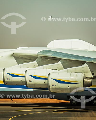  Detalhe das turbinas do An-225 Mriya - maior avião de carga do mundo - no Aeroporto Internacional de Ouagadougou  - Ouagadougou - Província de Kadiogo - Burkina Faso
