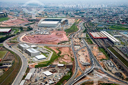  Foto aérea das obras próximas à Arena Corinthians com a Estação Corinthians-Itaqueta do Metrô de São Paulo à direita  - São Paulo - São Paulo (SP) - Brasil
