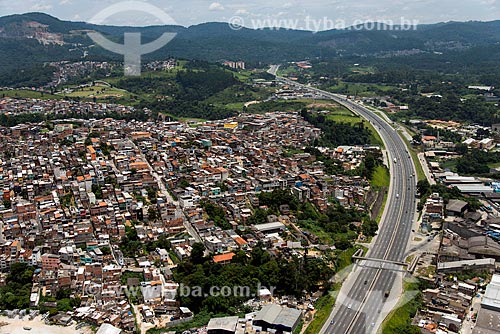  Foto aérea de habitação na região de Campo Limpo I com a Rodovia Fernão Dias (BR-381) à direita  - São Paulo - São Paulo (SP) - Brasil