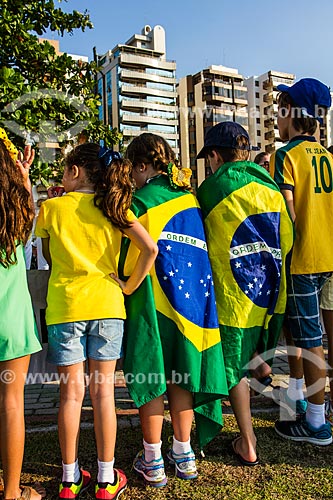  Crianças em manifestação contra a corrupção e pelo Impeachment para Presidenta Dilma Rousseff na Avenida Beira Mar Norte  - Florianópolis - Santa Catarina (SC) - Brasil