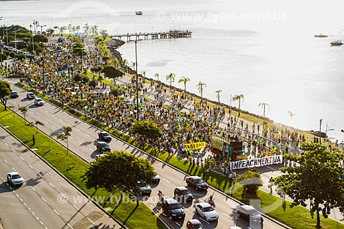 Manifestação contra a corrupção e pelo Impeachment para Presidenta Dilma Rousseff na Avenida Beira Mar Norte  - Florianópolis - Santa Catarina (SC) - Brasil