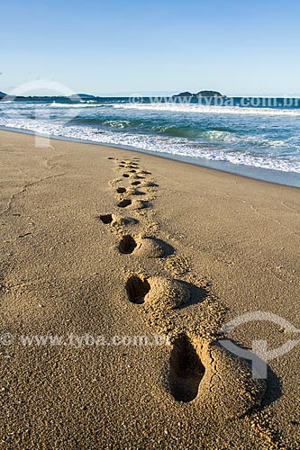  Pegadas na areia da Praia da Armação do Pântano do Sul  - Florianópolis - Santa Catarina (SC) - Brasil