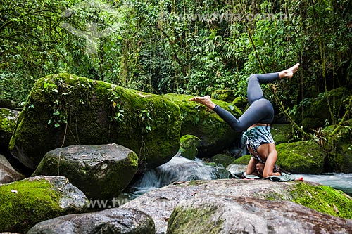  Praticante de Yoga na Área de Proteção Ambiental da Serrinha do Alambari  - Resende - Rio de Janeiro (RJ) - Brasil