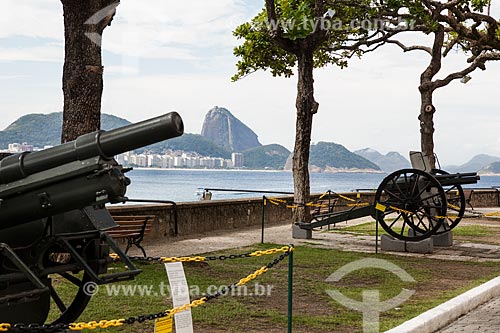  Canhões no antigo Forte de Copacabana (1914-1987), atual Museu Histórico do Exército - com o Pão de Açúcar ao fundo  - Rio de Janeiro - Rio de Janeiro (RJ) - Brasil