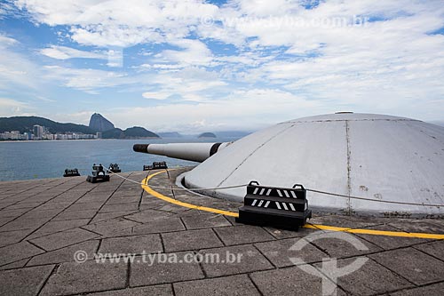  Canhão no antigo Forte de Copacabana (1914-1987), atual Museu Histórico do Exército - com o Pão de Açúcar ao fundo  - Rio de Janeiro - Rio de Janeiro (RJ) - Brasil